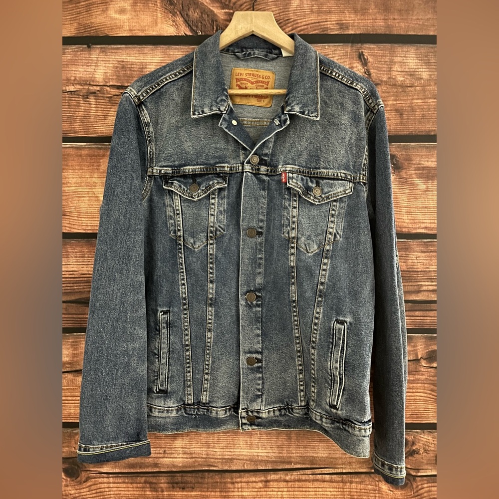 Levi’s denim jacket size L